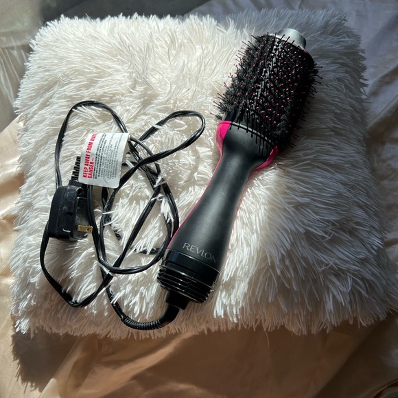 REVLON Hair Dryer Brush - Picture 2 of 2